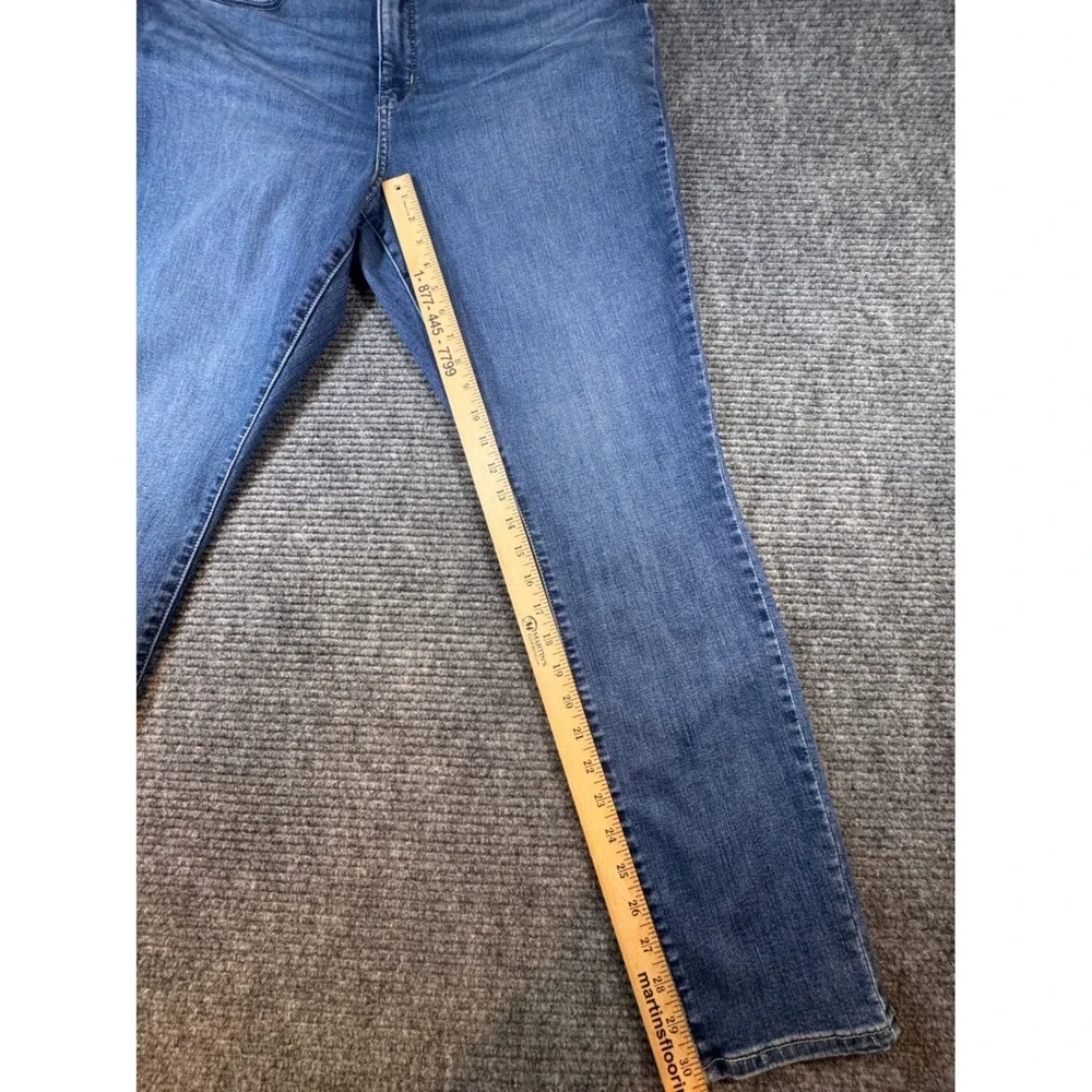 Signature by Levi Strauss Gold Totally‎ Shaping Skinny Jeans Blue Size 36x30